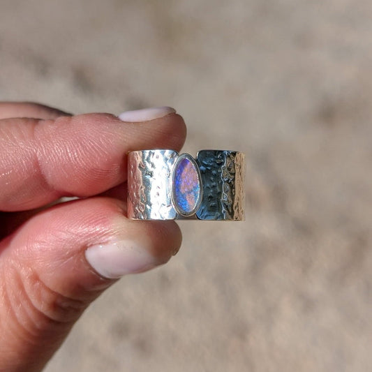 Anillo de plata con opalo asutraliano de tubo (Pipe opal)