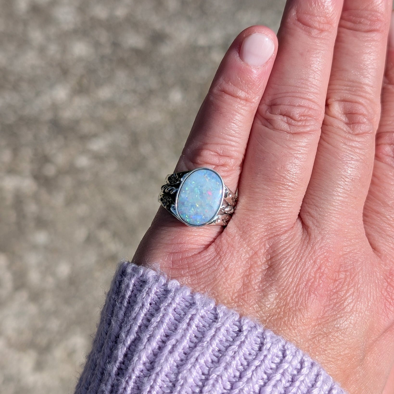 Anillo de plata con doblete de ópalo australiano