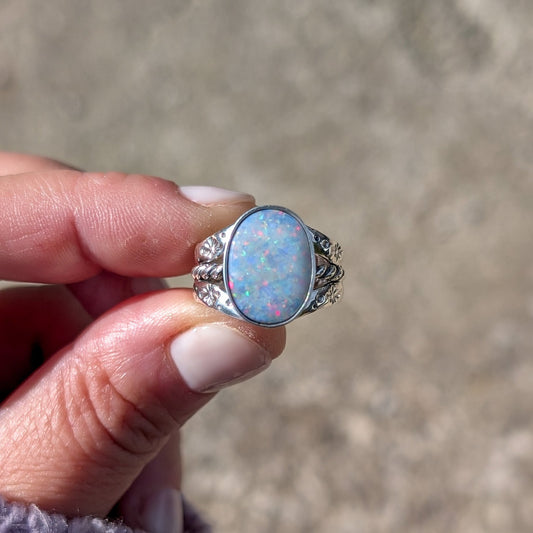 Anillo de plata con doblete de ópalo australiano