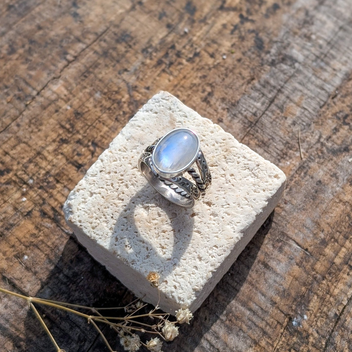 Anillo de plata con Piedra Luna