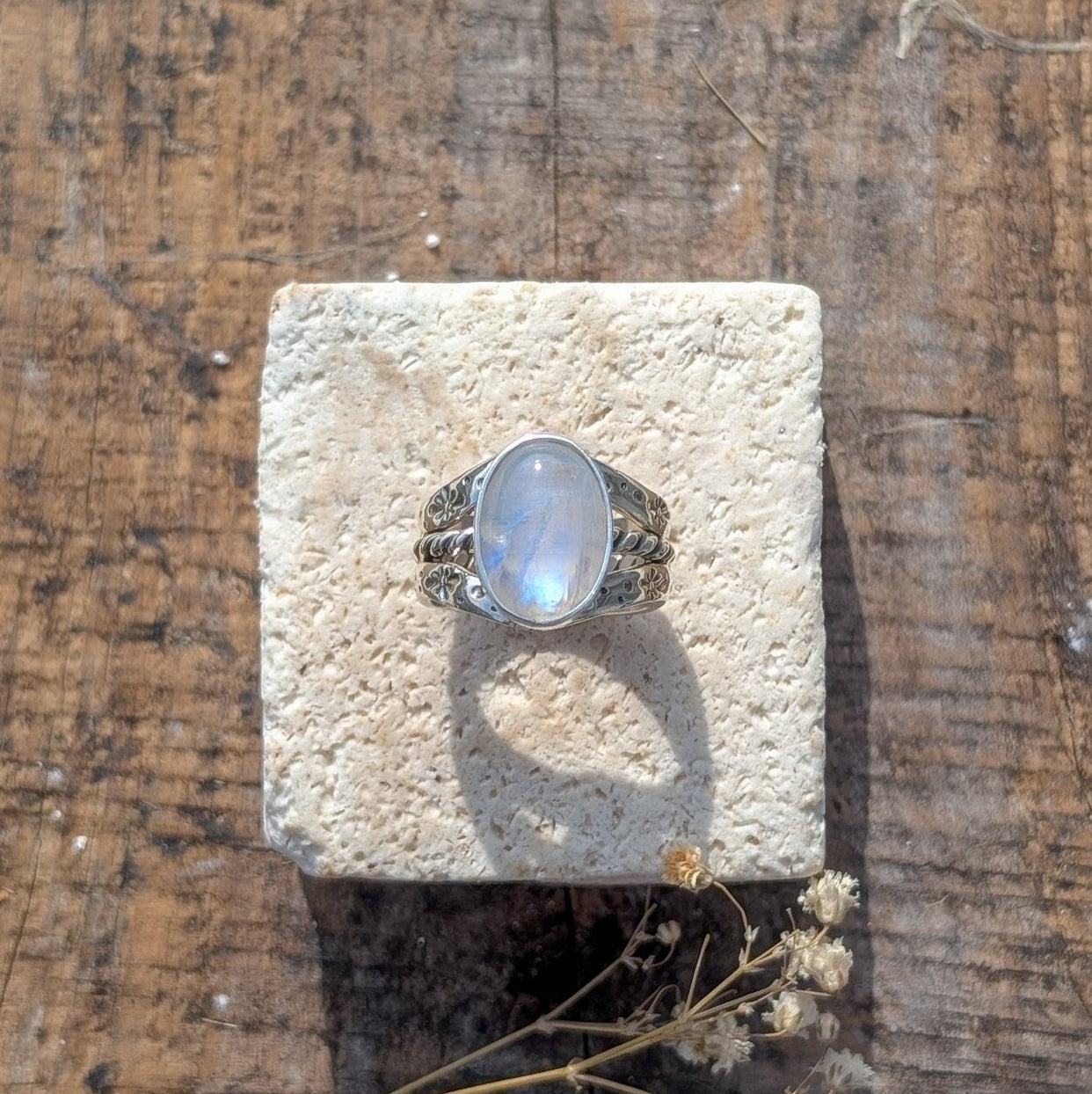 Anilllo de plata con Piedra Luna