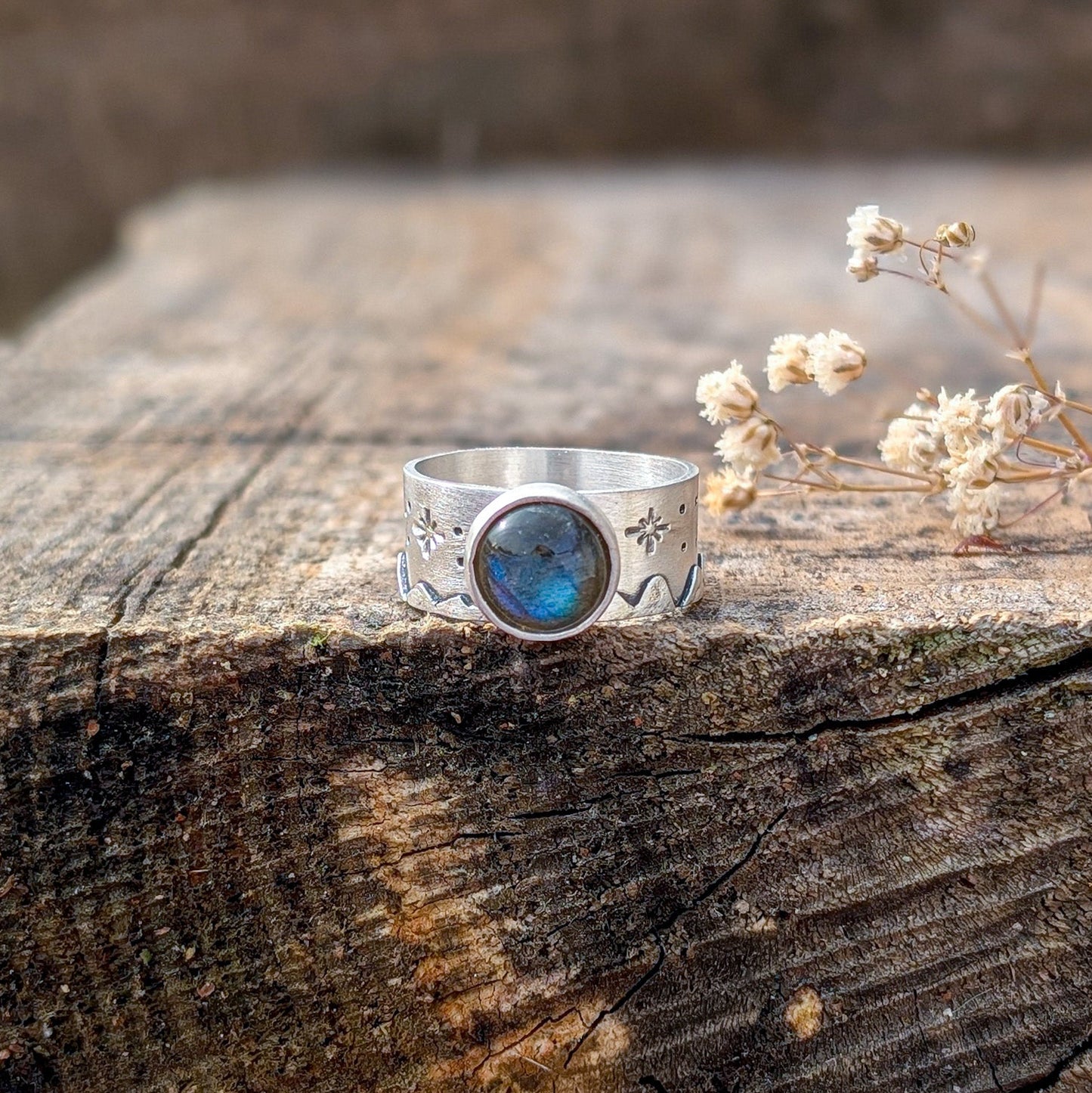 Anillo de montañas y labradorita