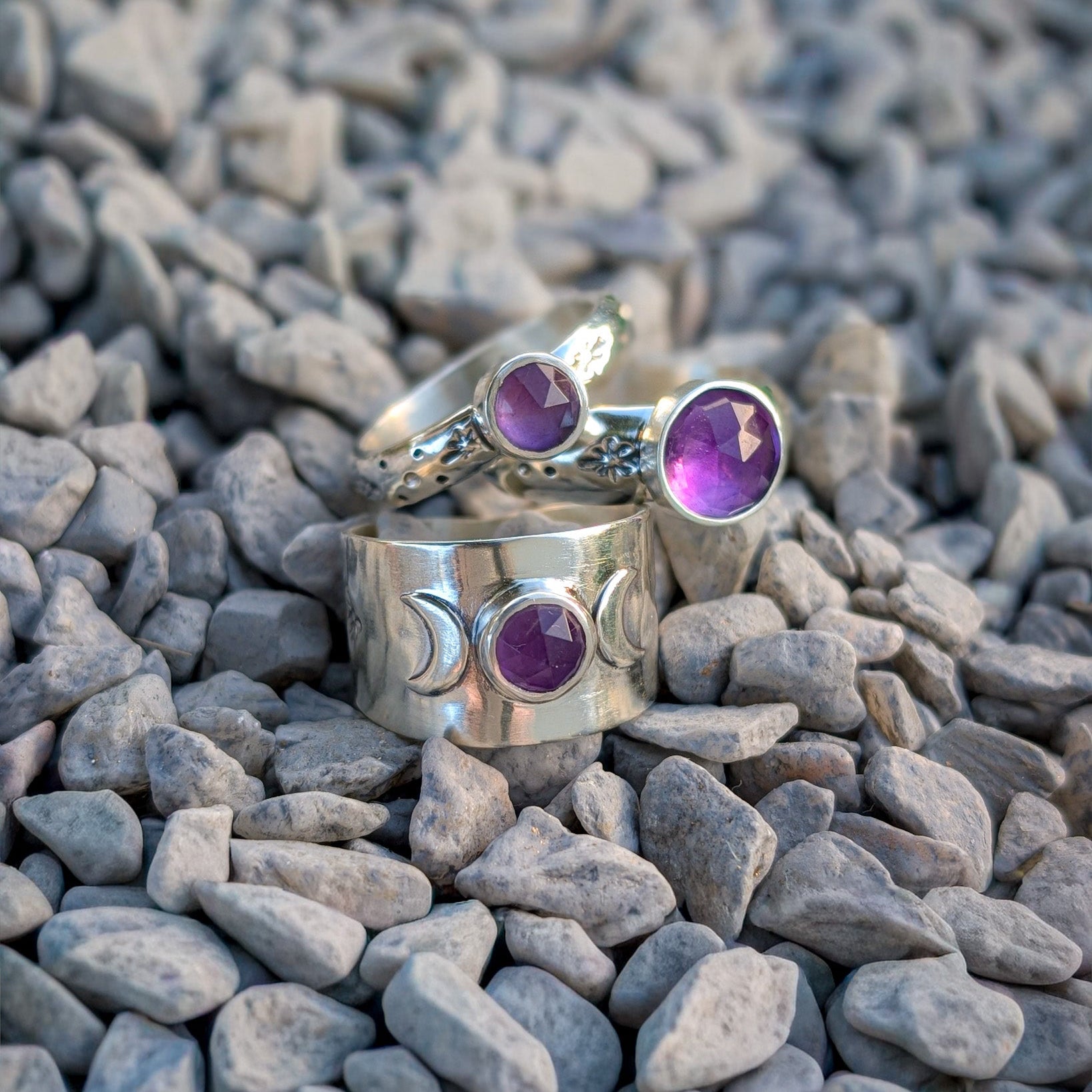 Anillo de plata luna y estrellas con amatista