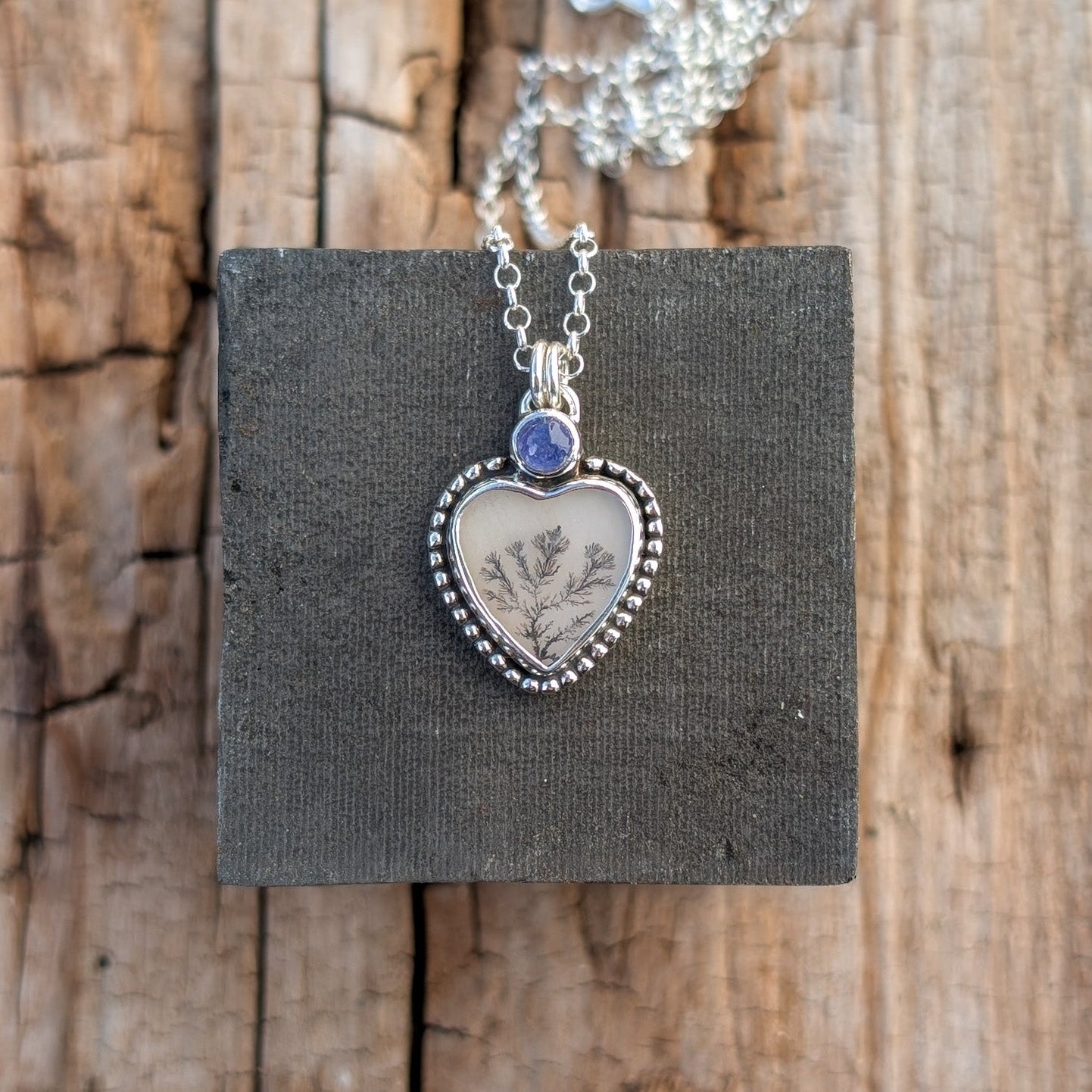 Colgante de plata con ágata dendritica corazón y tanzanita