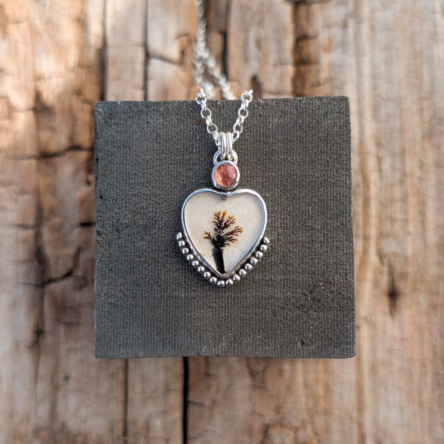 Colgante de plata con ágata dendritica corazón