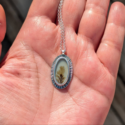 Colgante de plata con ágata dendrítica hecho a mano de manera artesanal