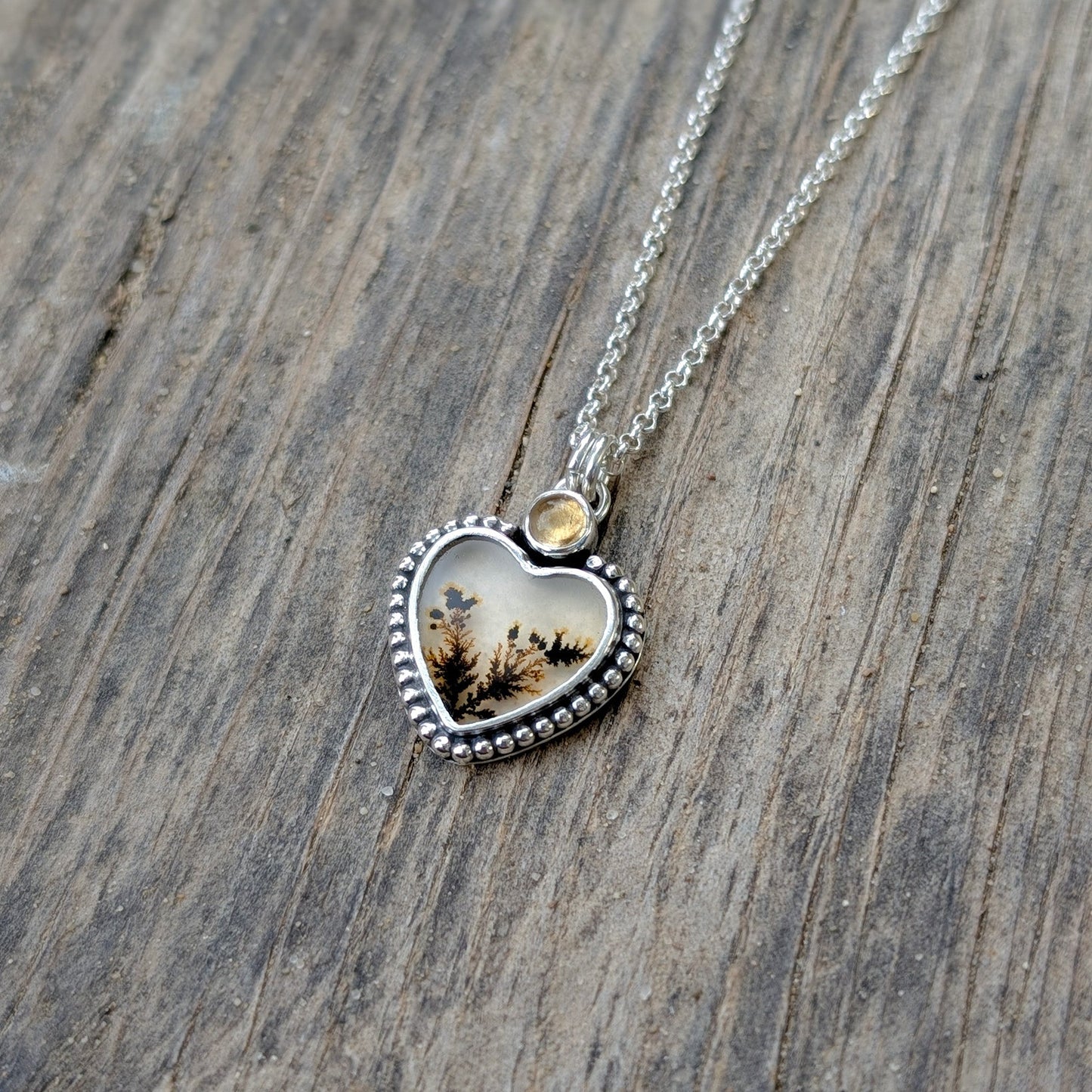 Colgante de plata con ágata dendrítica corazón