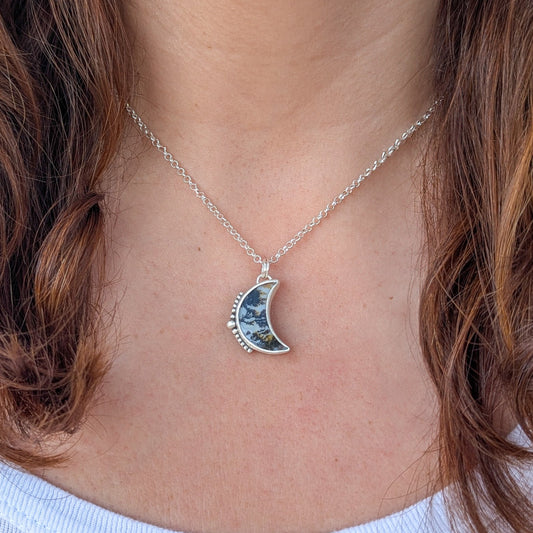 Colgante luna con ágata dendrítica