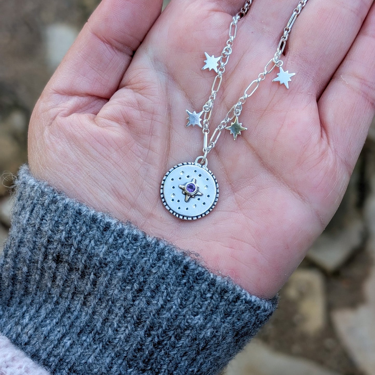 Colgante de plata con estrellas y amatista