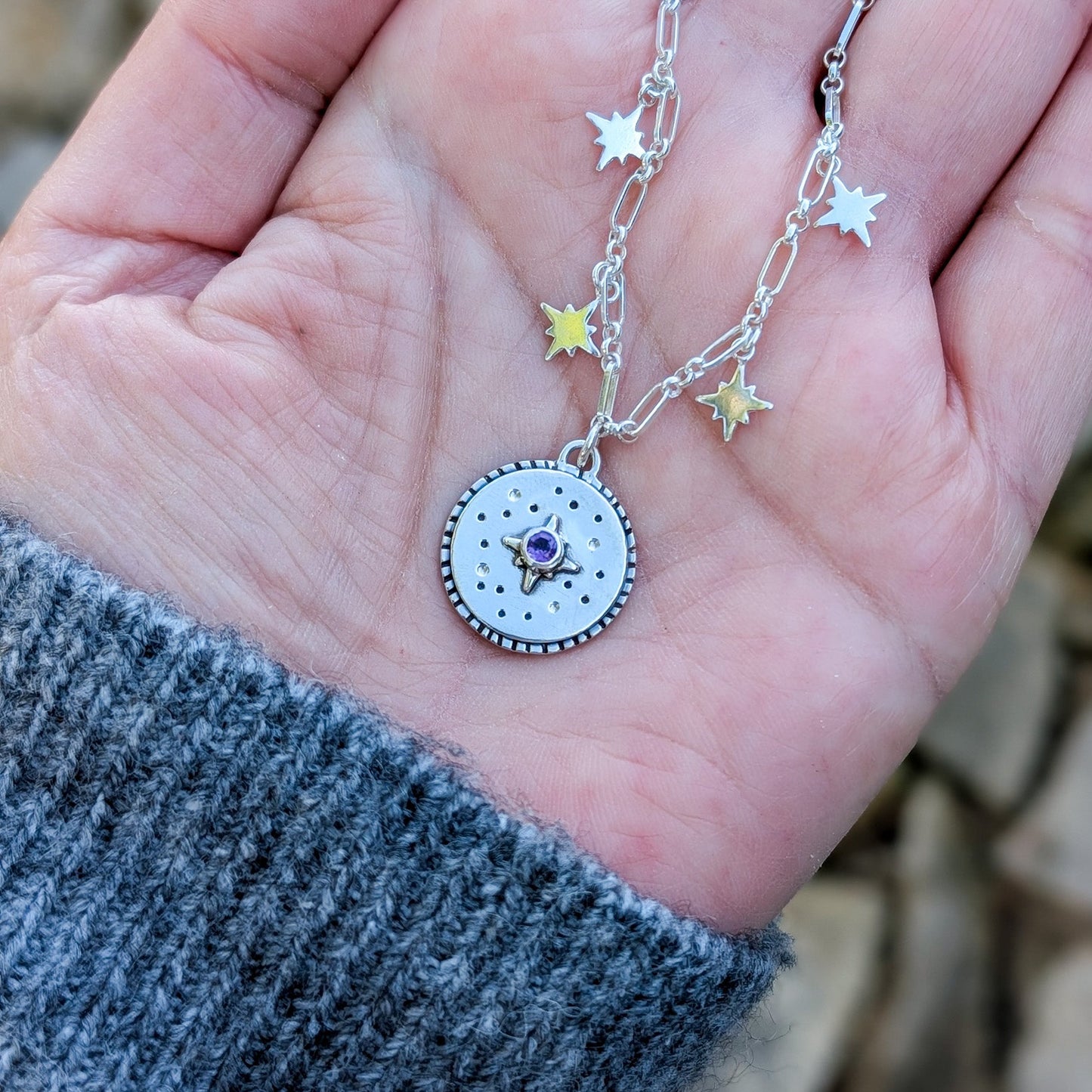 Colgante de plata con estrellas y amatista