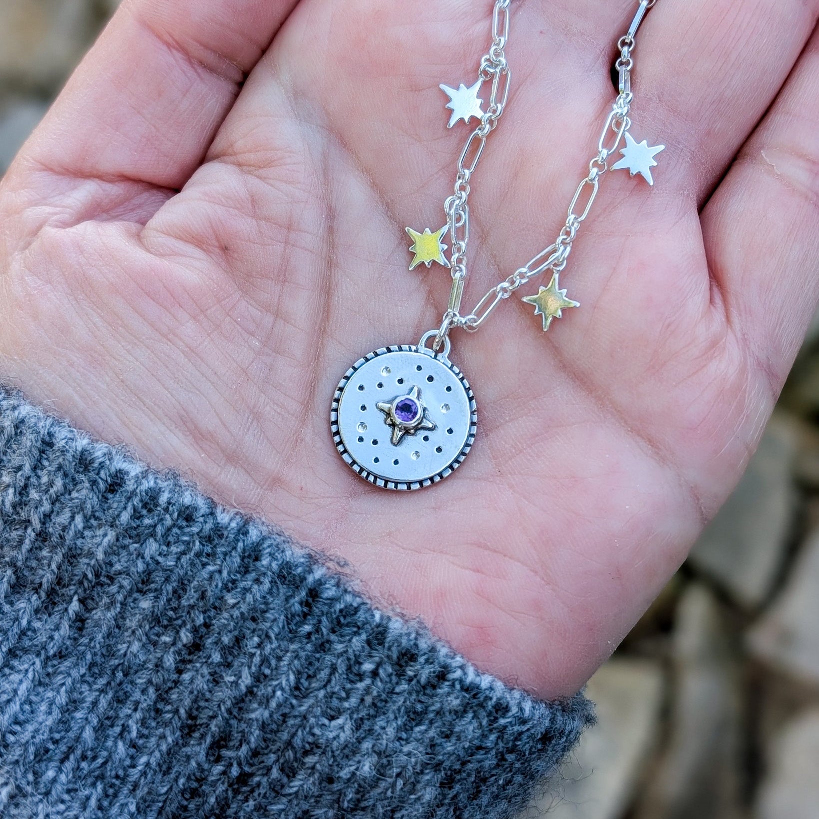Colgante de plata con estrellas y amatista