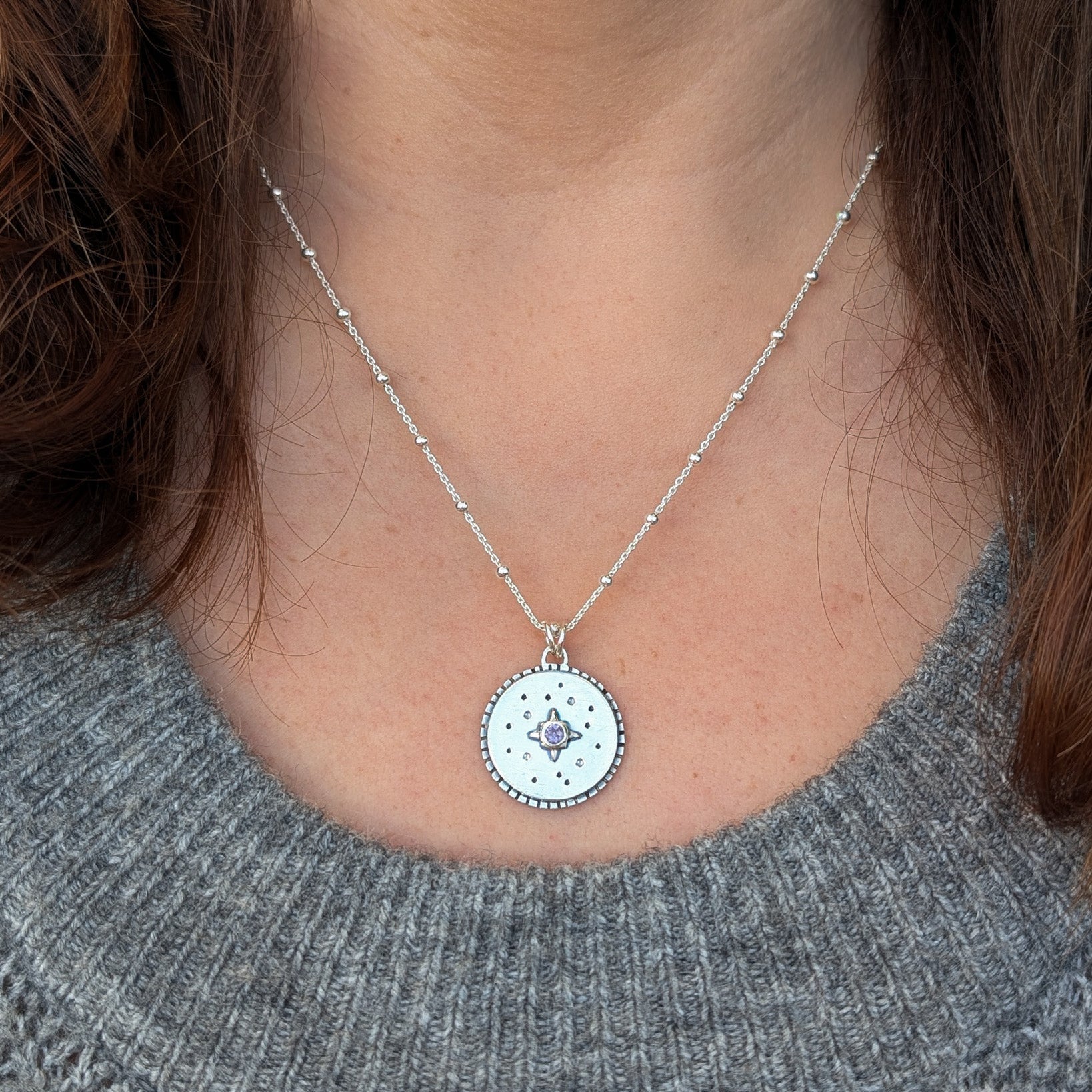 Colgante de plata con estrellas y amatista