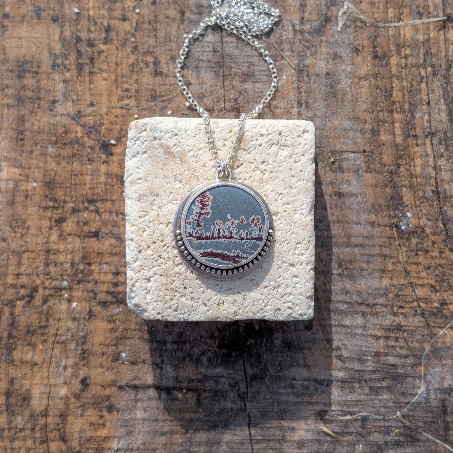 Colgante de plata y Riolita