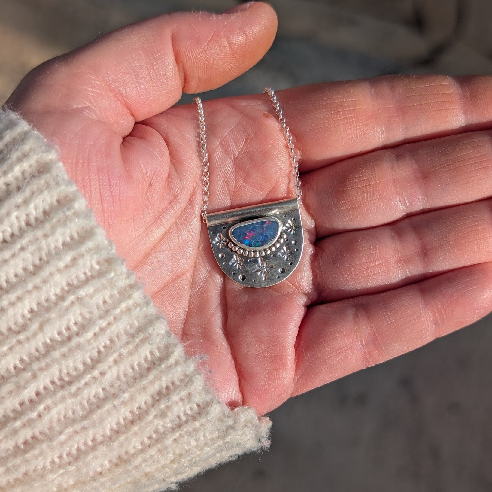 Colgante de plata con ópalo australiano