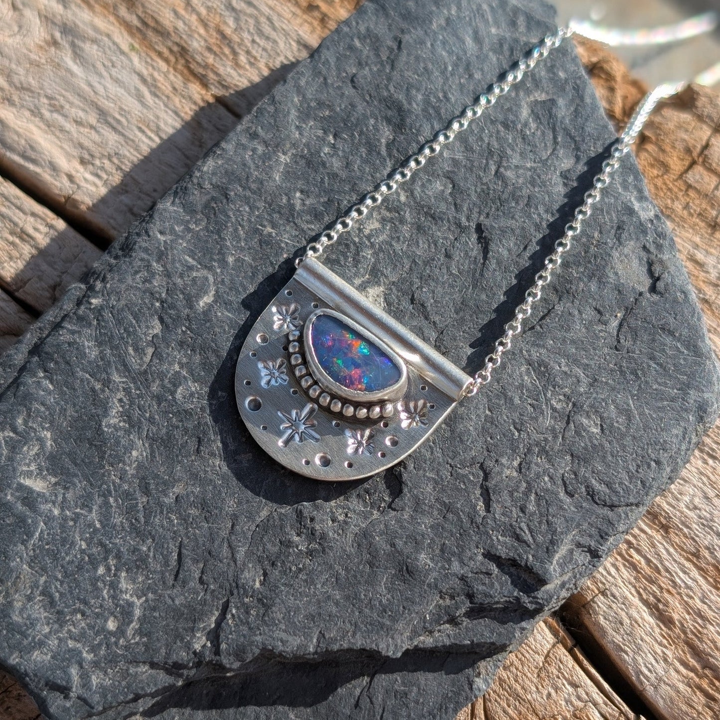 Colgante de plata con ópalo australiano