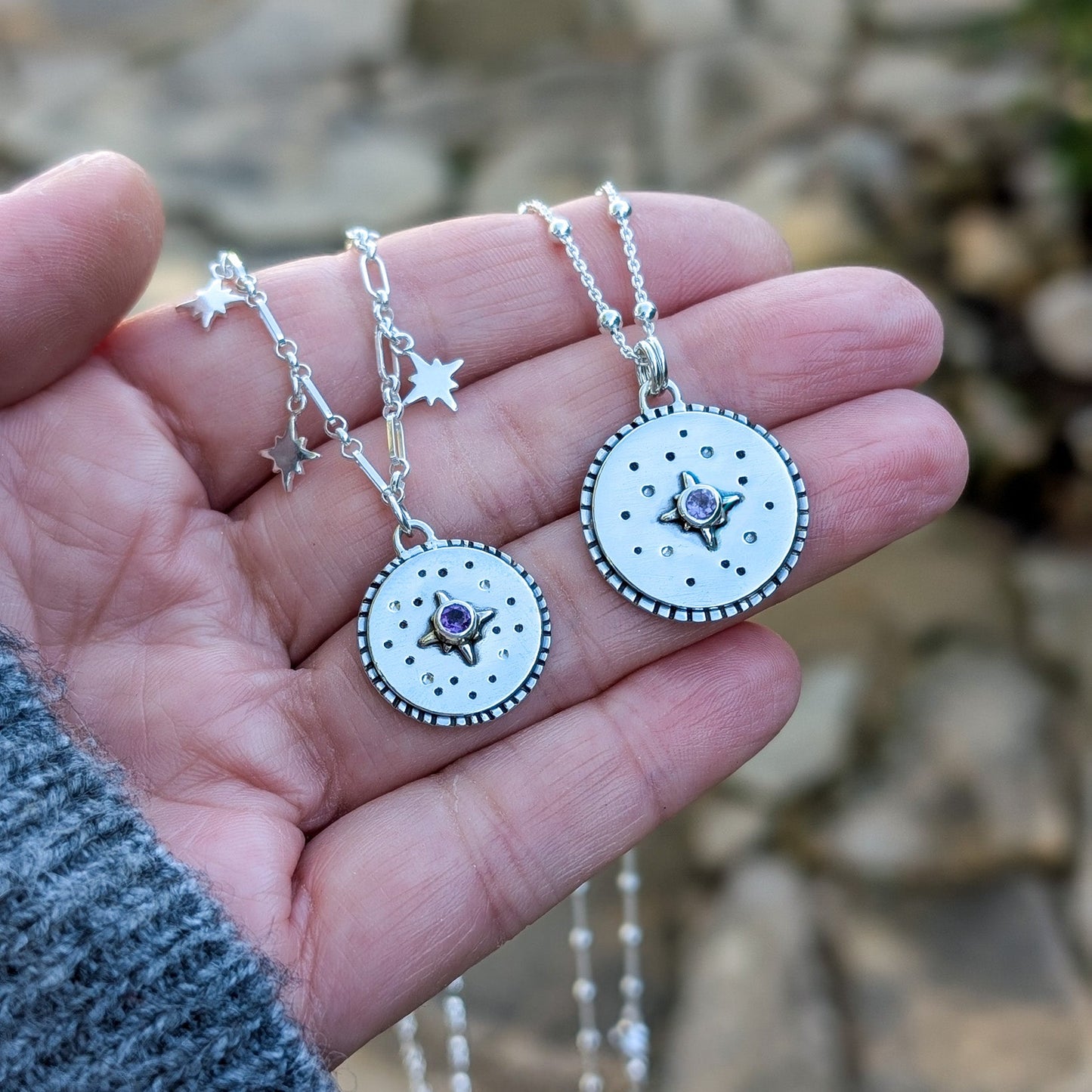 Colgante de plata con estrellas y amatista