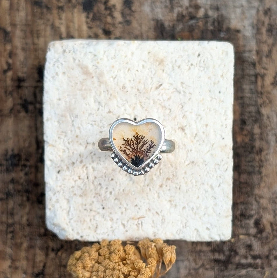 Anillo de plata con ágata dendritica corazon