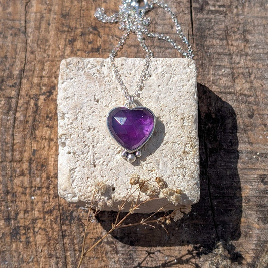 Colgante de plata con amatista corazón