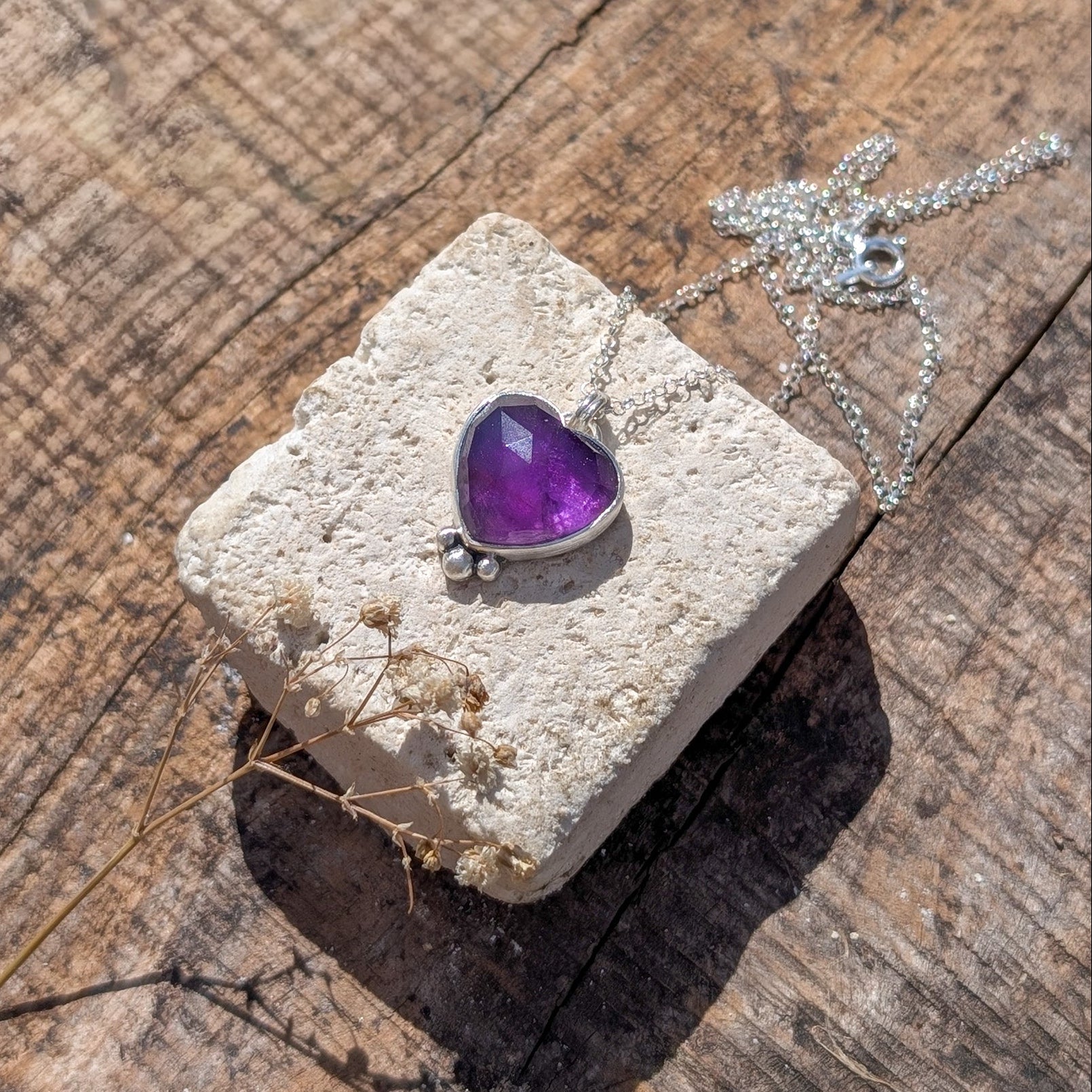 Colgante de plata con amatista corazón