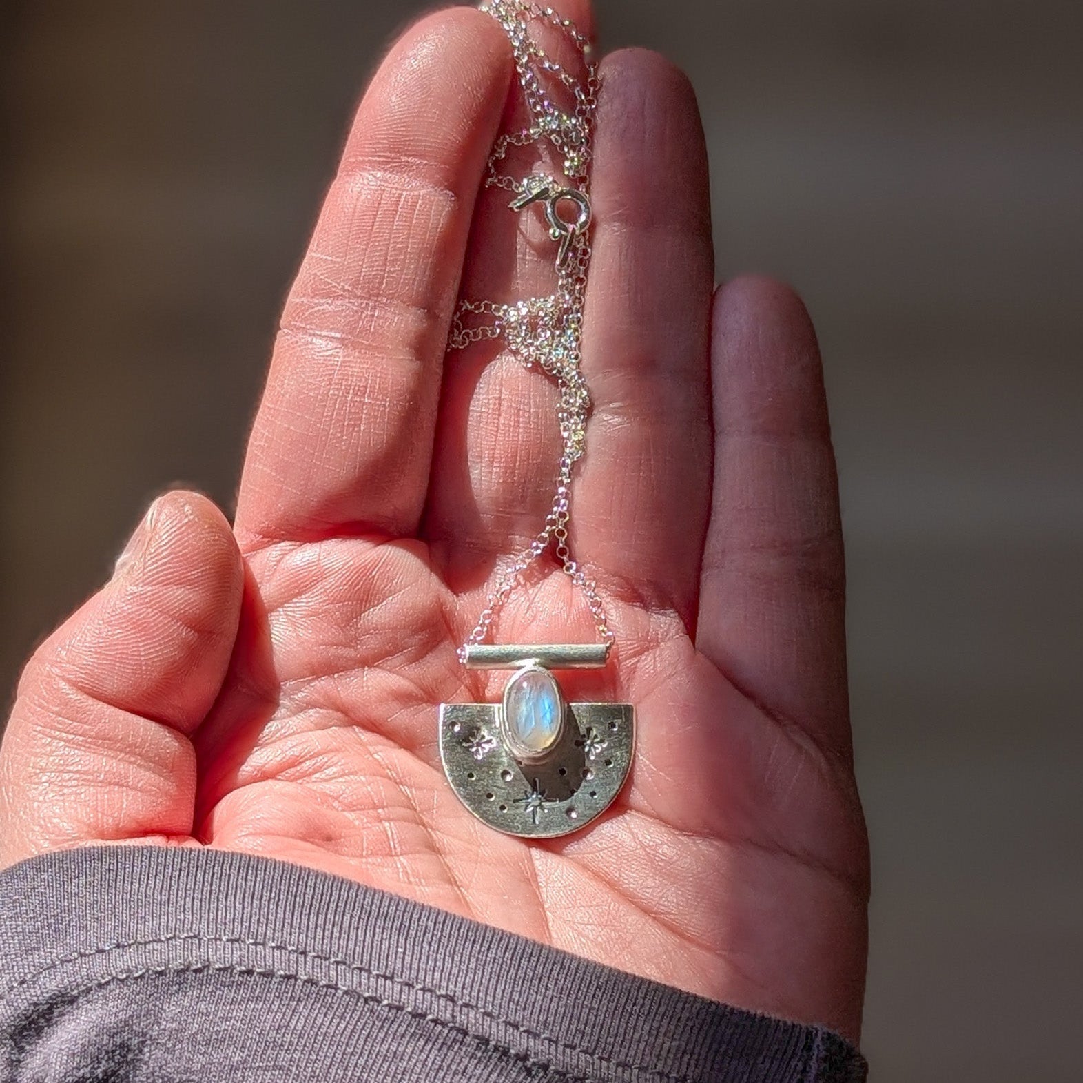 Colgante de plata con estrellas y Piedra Luna
