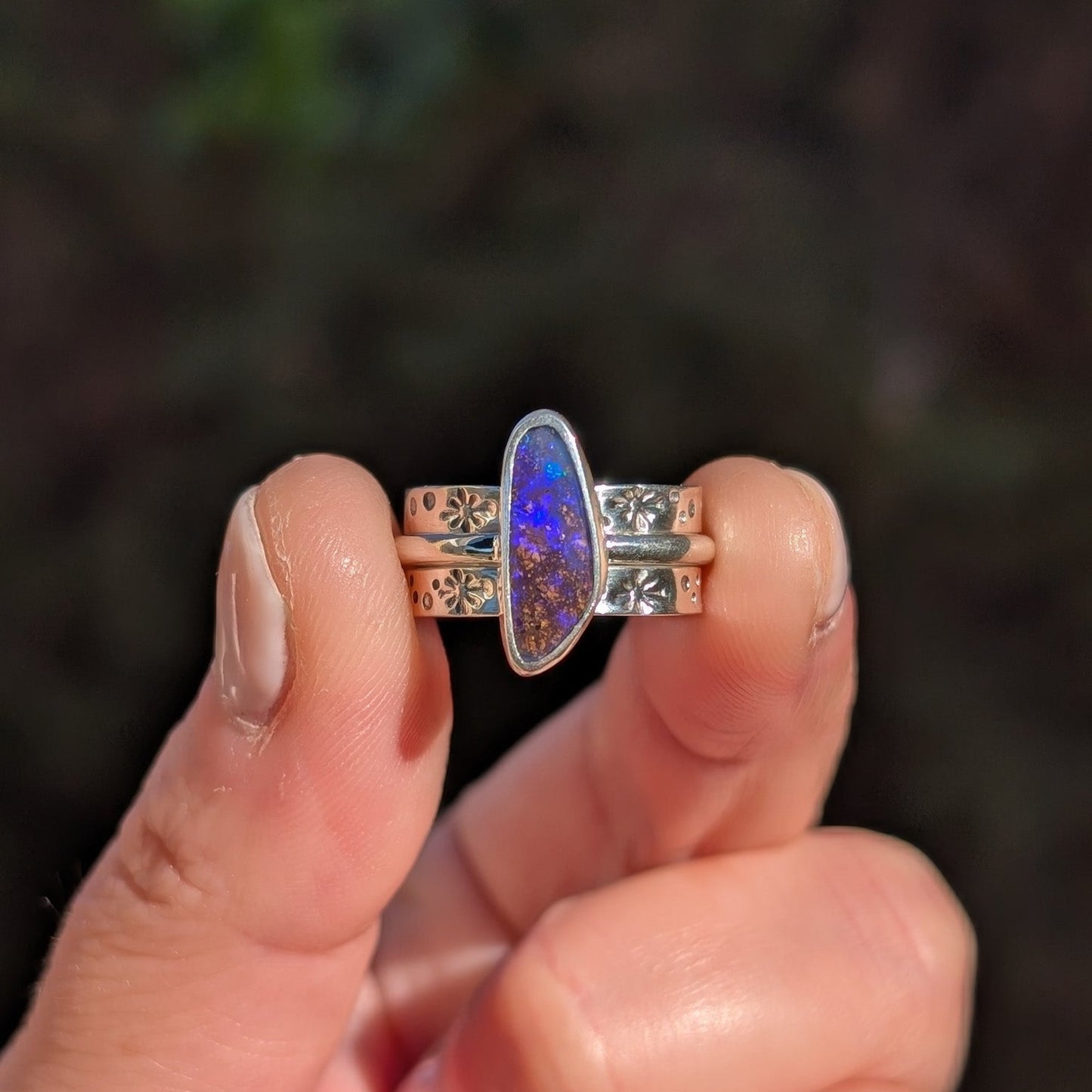 Anillo de plata con Ópalo Boulder Australiano