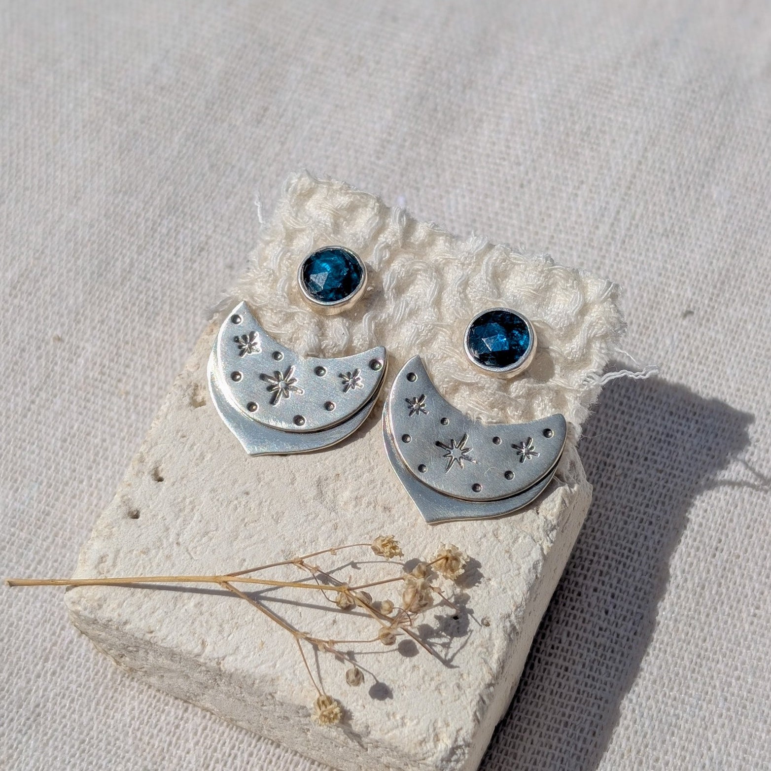 Pendientes earjacket con cianita y estrellas
